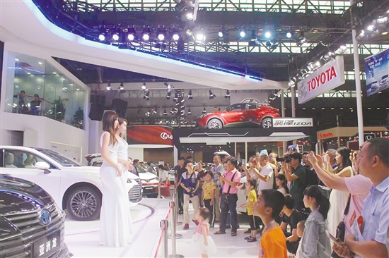回顾历届“五一”车展，上市新车都会吸引许多消费者目光。
